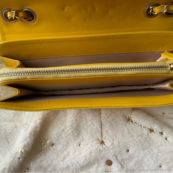 CHANEL REISSUE EAST WEST YELLOW PATENT LEATHER BAG - Picture 7 of 16